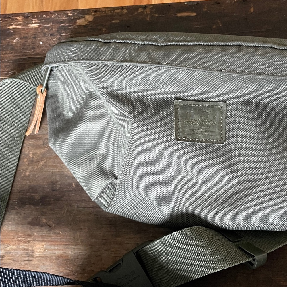 Fanny Pack - Picture 4 of 4